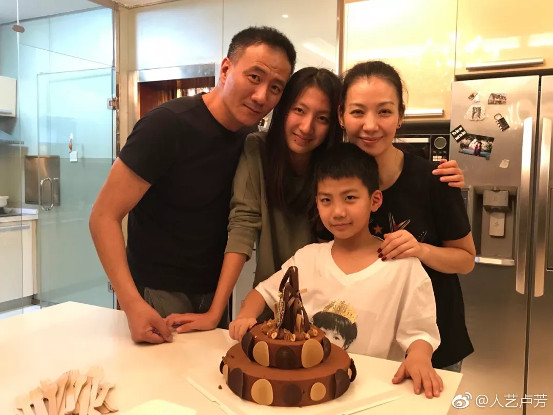 和刘烨拍床戏,迷倒吴京张涵予,这个男星凭什么能“男女通吃”?