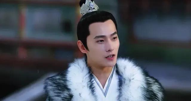 虎背熊腰别穿貂，有人臃肿邋遢，有人雍容华贵，差别太明显