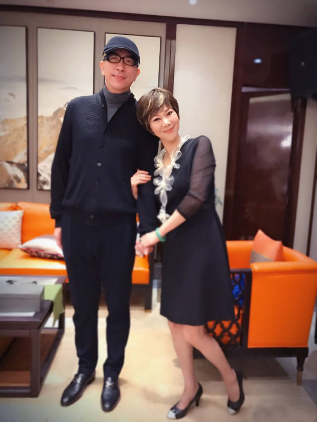 曹燕华第二任丈夫是干什么的曹燕华现在的老公是谁