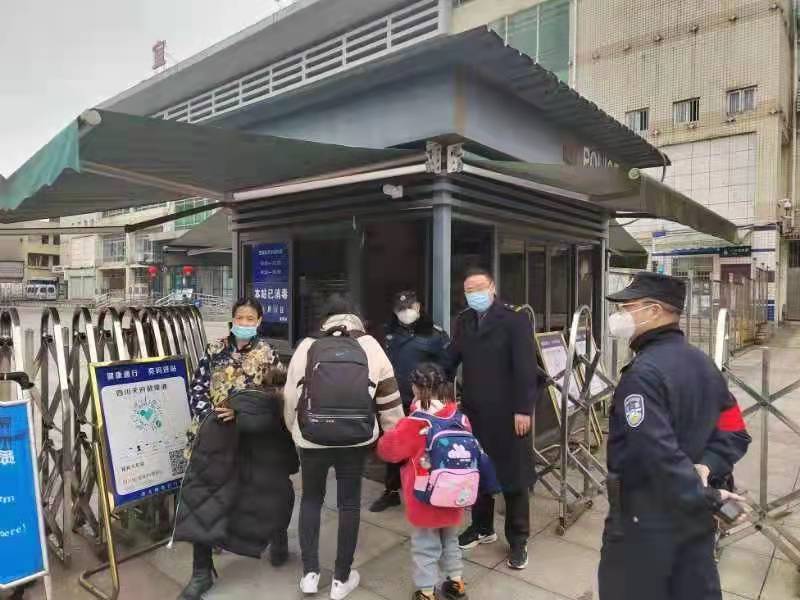 宜宾站的裴文新：一位老铁路人的最后一个春运