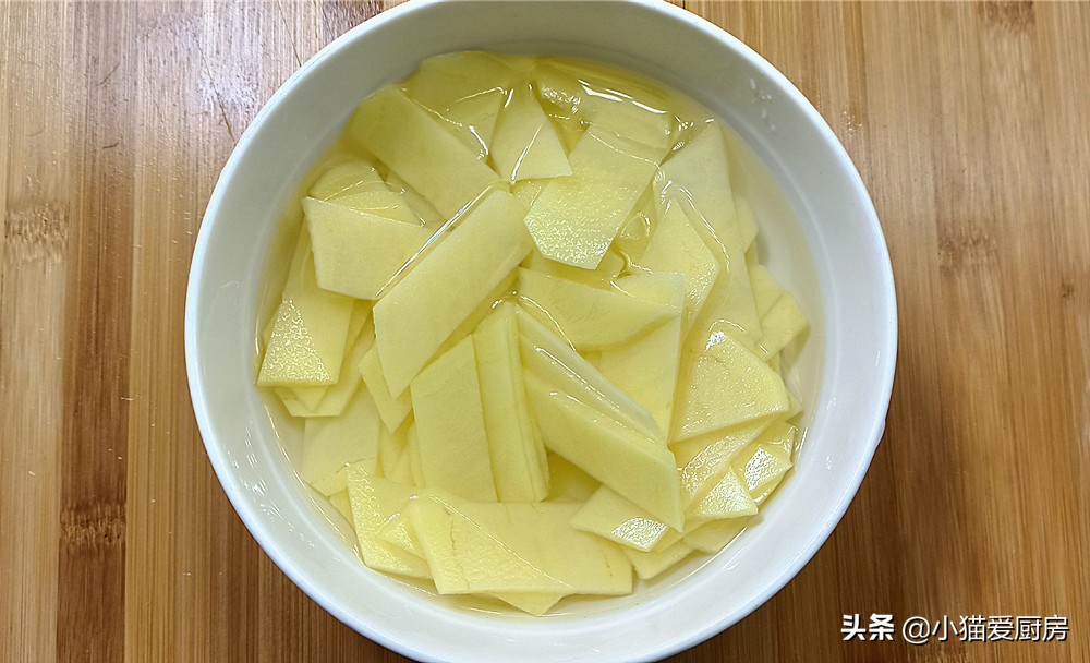 图片[6]-【土豆回锅肉】做法步骤图 荤素搭配香味十足 肥而不腻好吃下-起舞食谱网