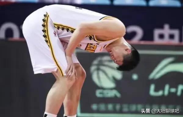 nba投篮对手为什么要打掉(杜锋安抚孙铭徽，垫脚不是故意的，那赵岩昊牙齿被打掉，怎么解释)