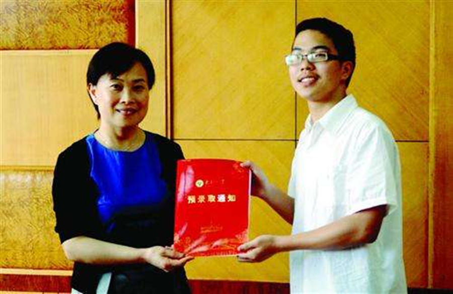 2010年，江苏考生写下755字古文，难倒阅卷专家，最后却拒绝北大