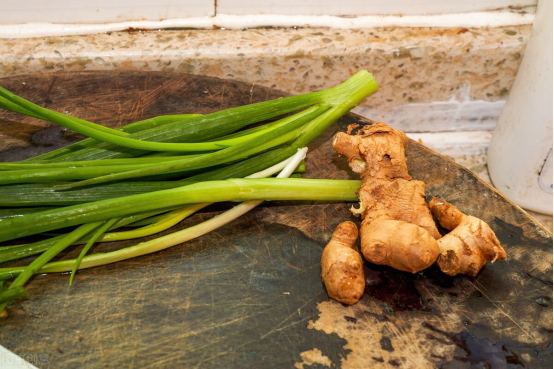 煮牛肉时，讲究“3放2不放”，香料用对了，牛肉入味无膻味