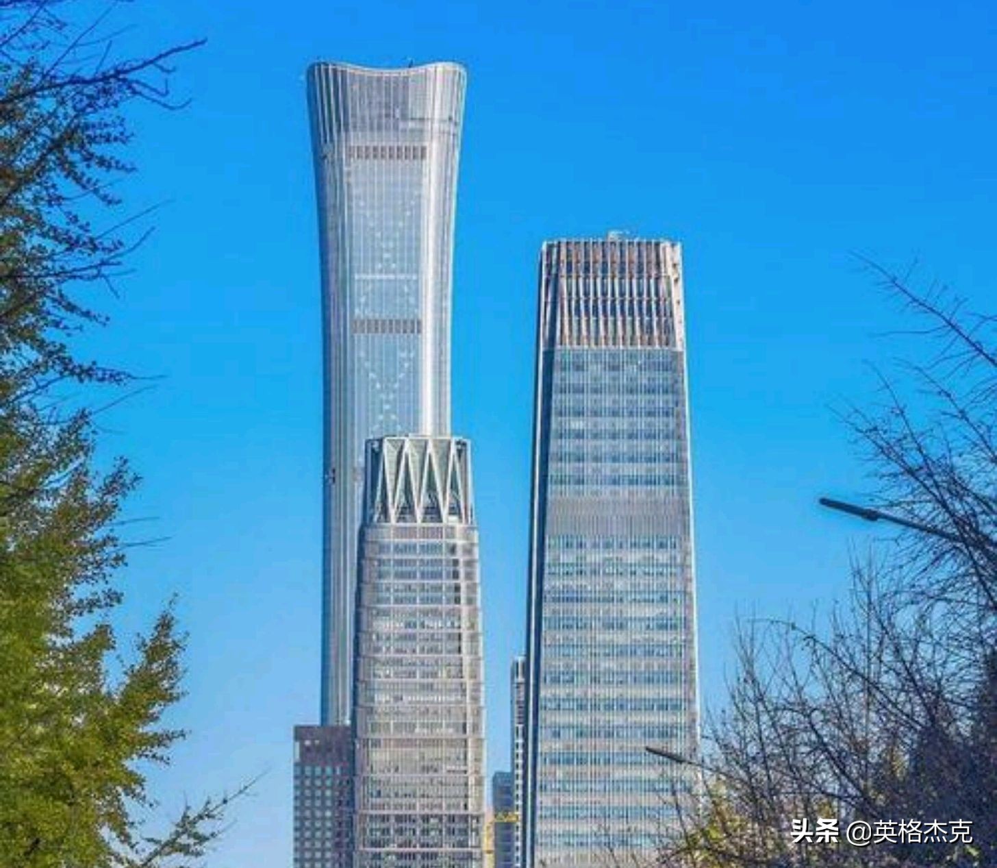 英国游客拍到北京“第一高楼”照片，引发热议：中国建设很强大