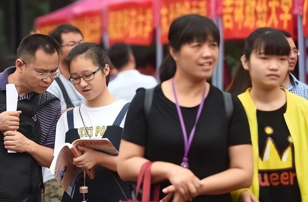 填报志愿决定高考成败，考生用这6种方法，可找到“冲稳保”大学