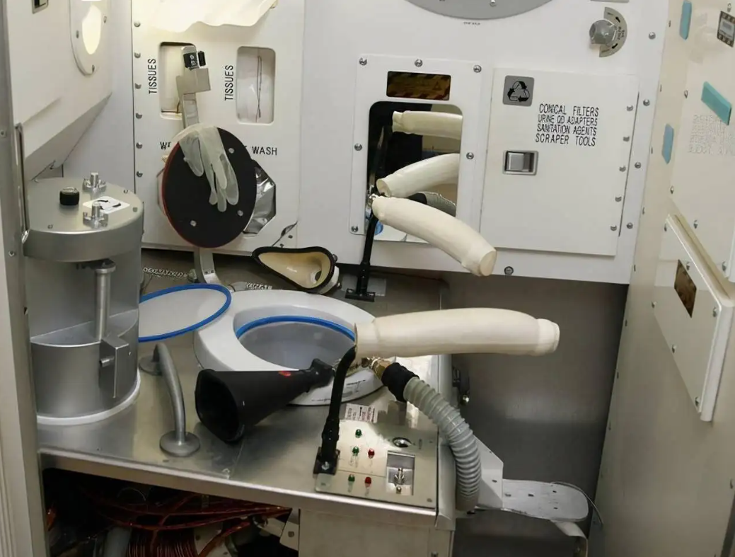 在空间站中放屁，到底有多危险？为何宇航员被严禁随意“放屁”？