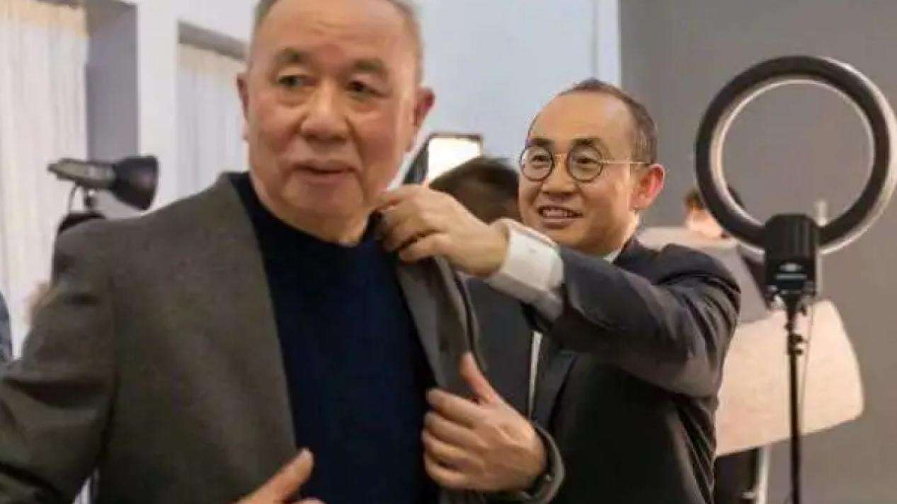 90年代的中国首富，经历了3次入狱，如今81岁还能跑10公里