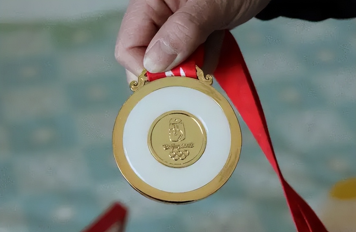 奥运冠军奖牌的主要材料(奥运金牌到底是金子做的吗?