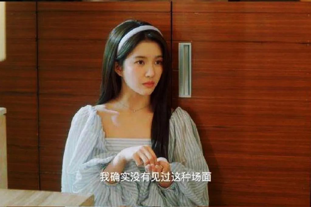 《夜色倾心》由刘些宁、管烁主演的短剧，漫画人物涌进现实