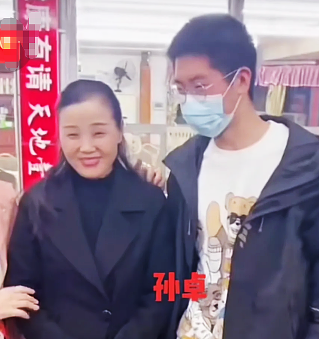 孙妈妈透露孙卓期末成绩，英语只有40分，孙卓：和山东那边不一样