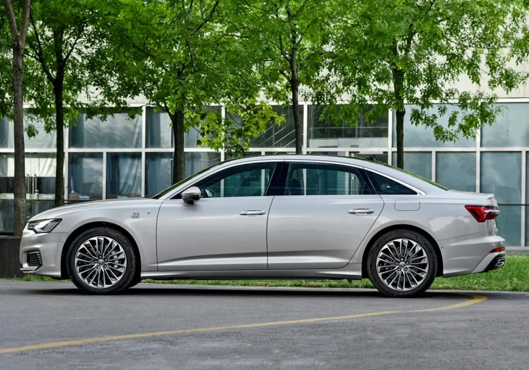 车300:奥迪也有卖不动的车,6.7秒破百,售价降7.8万月销仅192台