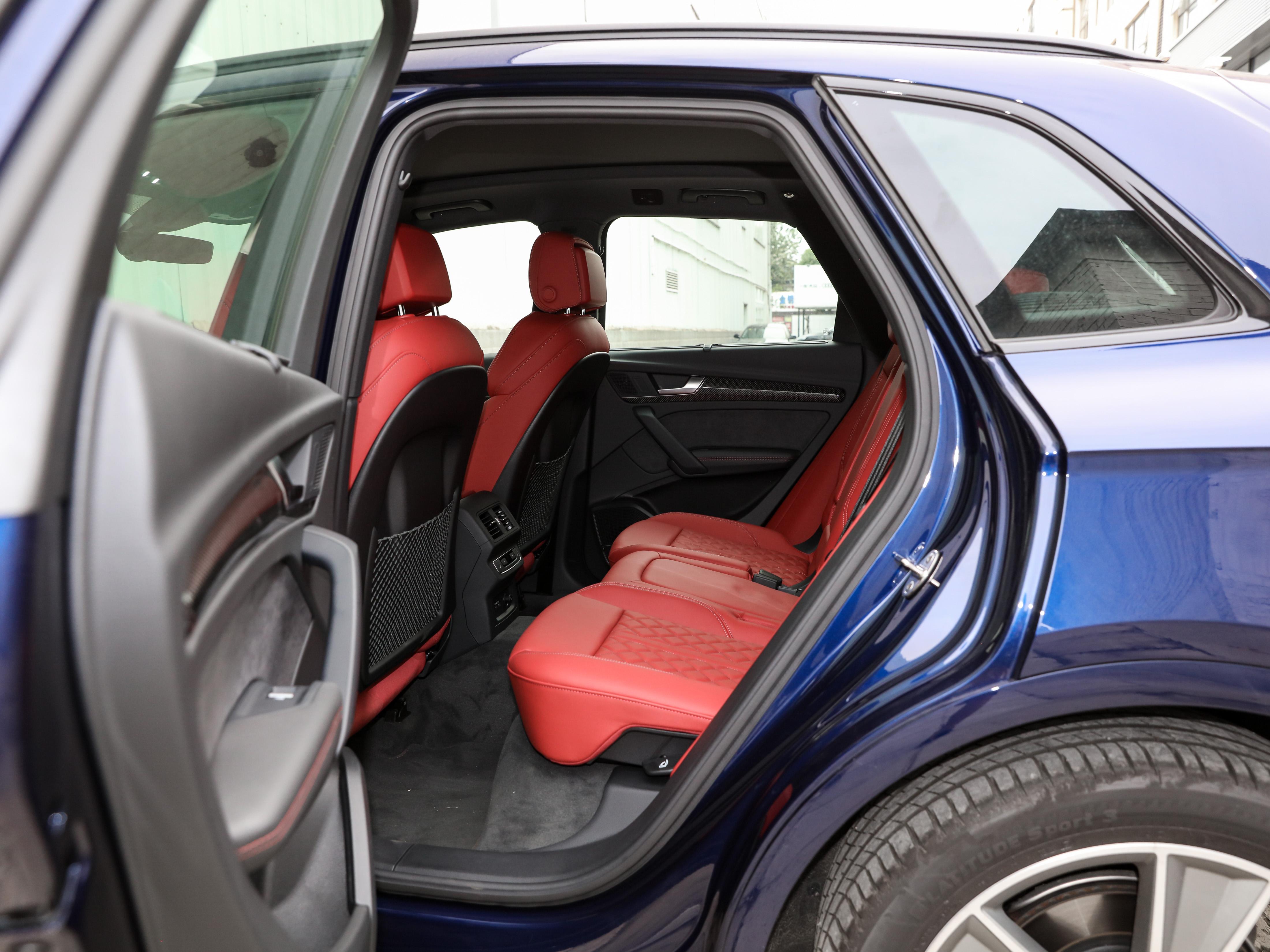 奥迪Q5“进口大顶配”，3.0T+奥迪四驱，有高级音响，实拍奥迪SQ5