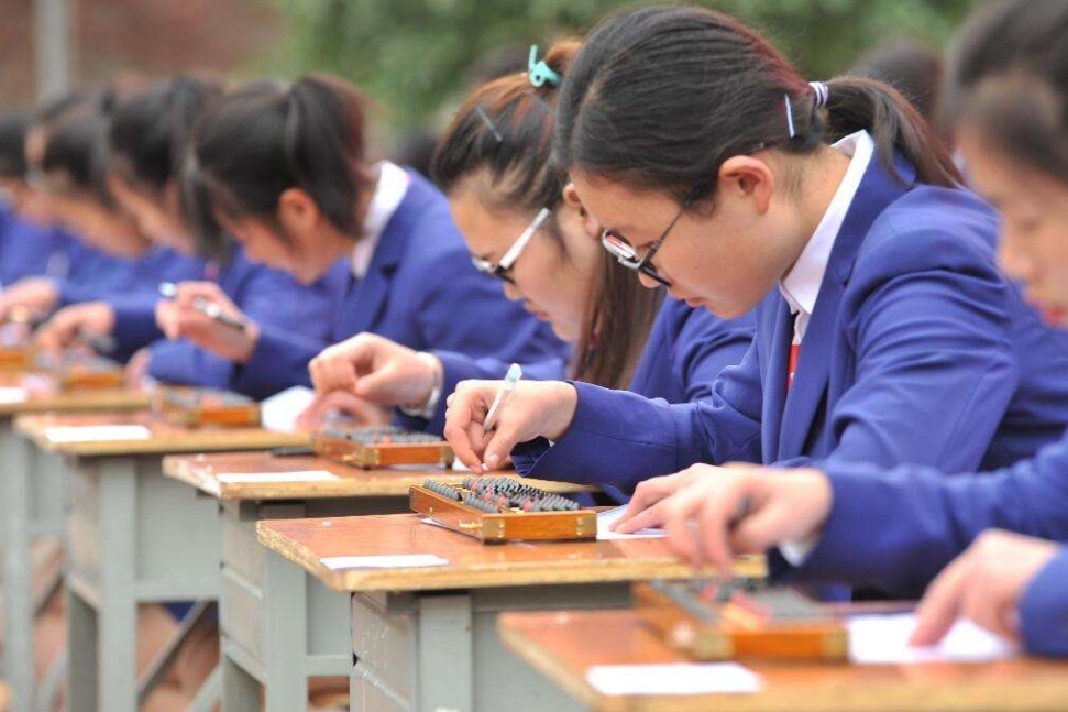 清华大学宣布本科取消会计专业，引网友热议：会计行业不行了？