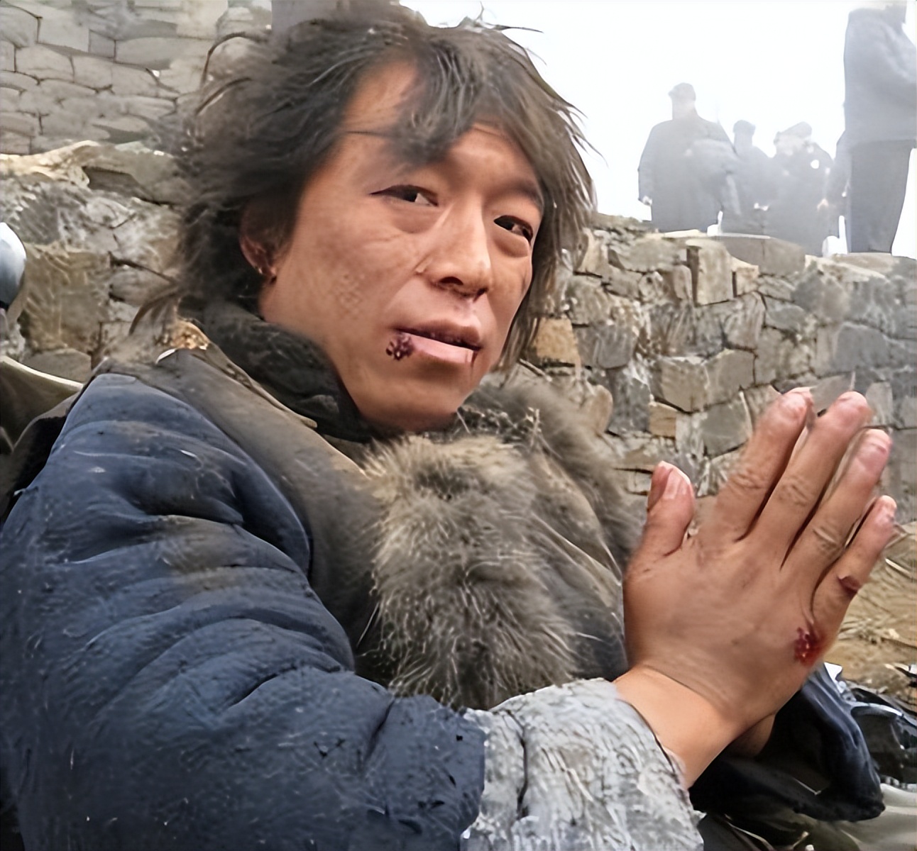 大龅牙、香肠嘴、丑到认不出！这9位扮丑的演员真让人“恶心”