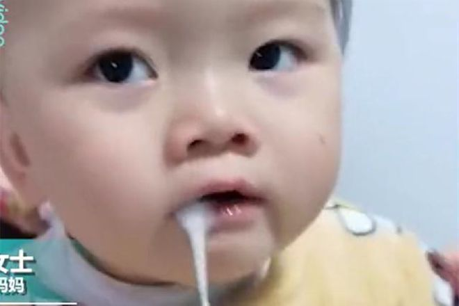 新生儿出生后，这5个重要的育儿知识，父母早学会，带娃更轻松图片