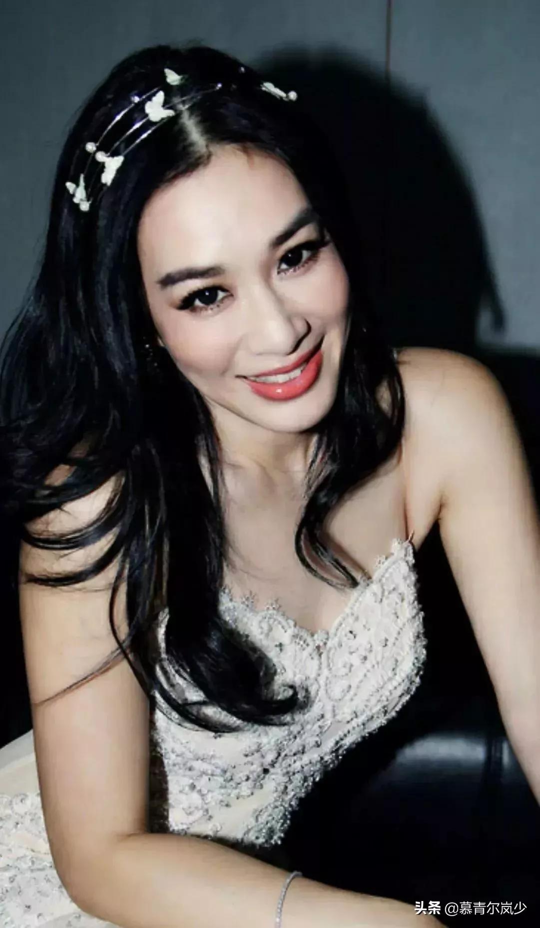 钟丽缇美照一册，欣赏