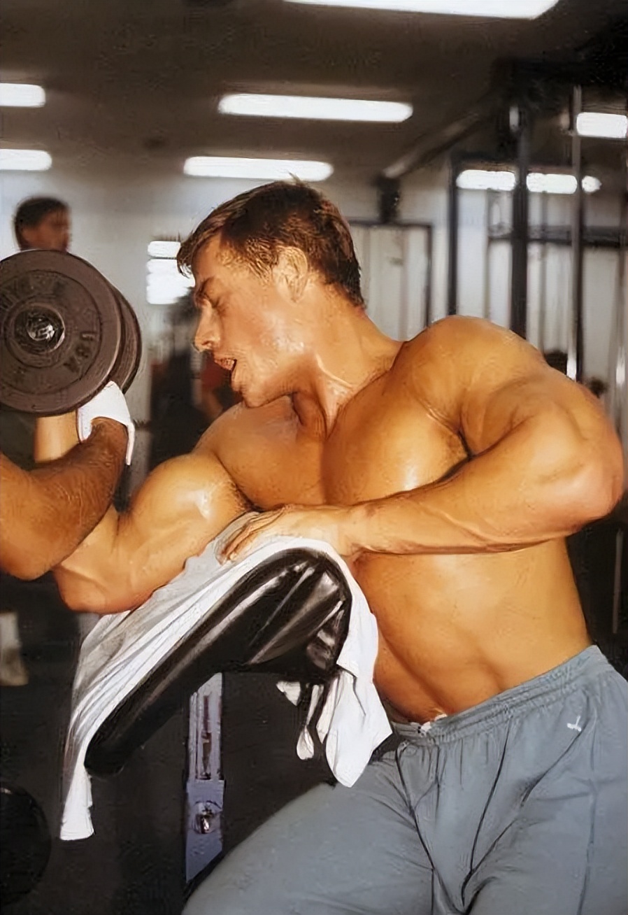 充满力量感的尚格云顿，始终是很多人心中最劲爆的动作巨星