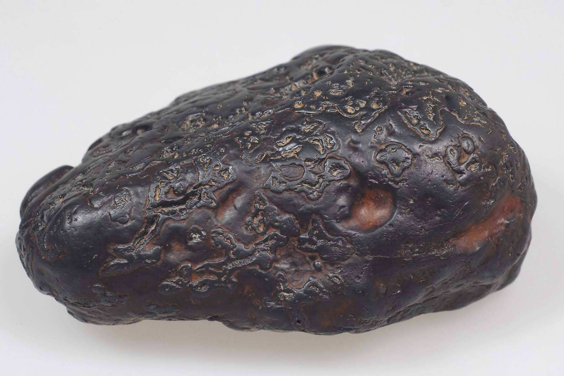 深圳海关查获半吨陨石，伪报成铁矿进口，这陨石究竟值多少钱？