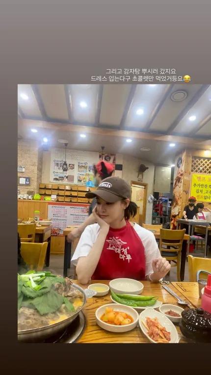 李珠妍，纤瘦礼服姿态秘诀：