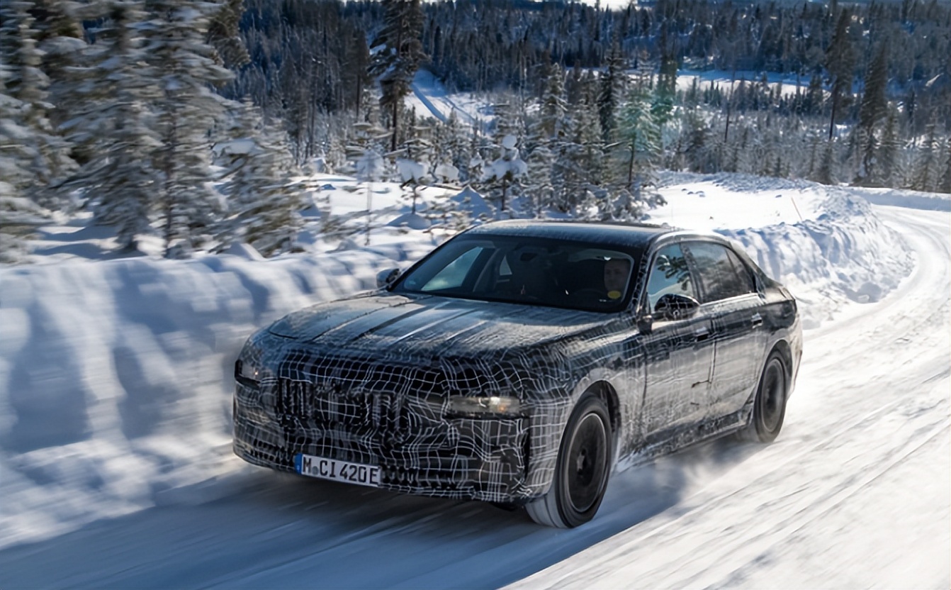 续航600km+31英寸巨屏 宝马全新i7或14日首发