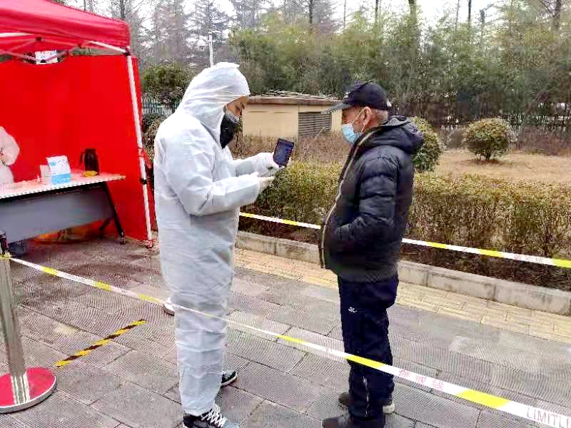 宝鸡市渭滨区法院党组书记、院长张向宏院长深入社区督导检查疫情防控工作