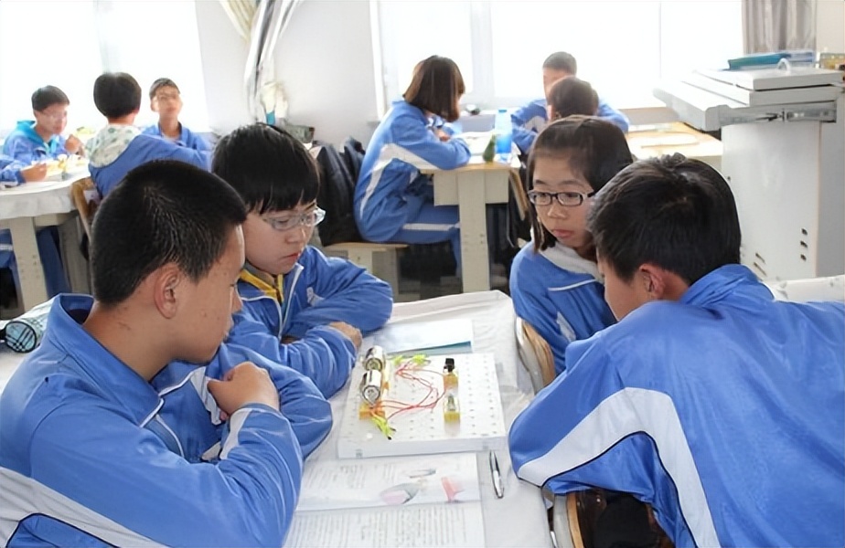 学霸的“高内涵情书”火了，学渣表示看不懂，老师：告白界天花板