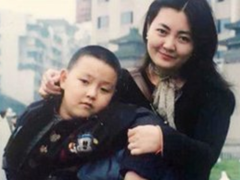 1992年保姆偷走雇主儿子，养了26年后想归还，亲母怒怼：甩包袱