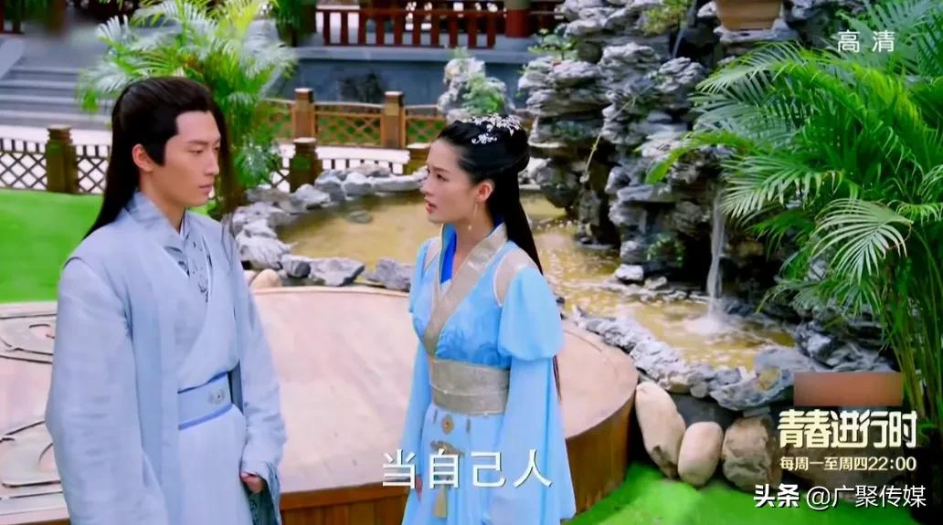 电视剧《楚乔传》：燕洵正在练剑，淳儿偷偷观看结果被燕洵发现了