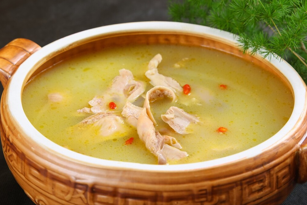 一只猪肚半只鸡，教你做猪肚鸡汤，鲜美浓白营养高，年夜饭必备