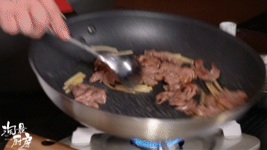 牛肉一炒就老？腌制时加点它，比豆腐还嫩滑！