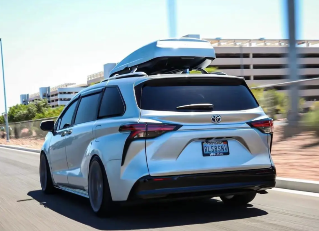 运动外观 双天窗 hud,一汽丰田granvia更年轻更强大