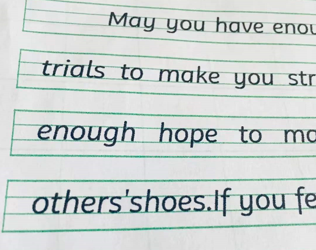 高中英语版“汤圆体”，字迹圆润又饱满，正中阅卷老师的“下怀”