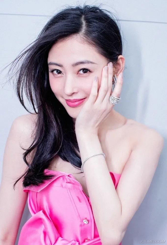 张天爱：清纯甜美，明艳动人，魅力十足
