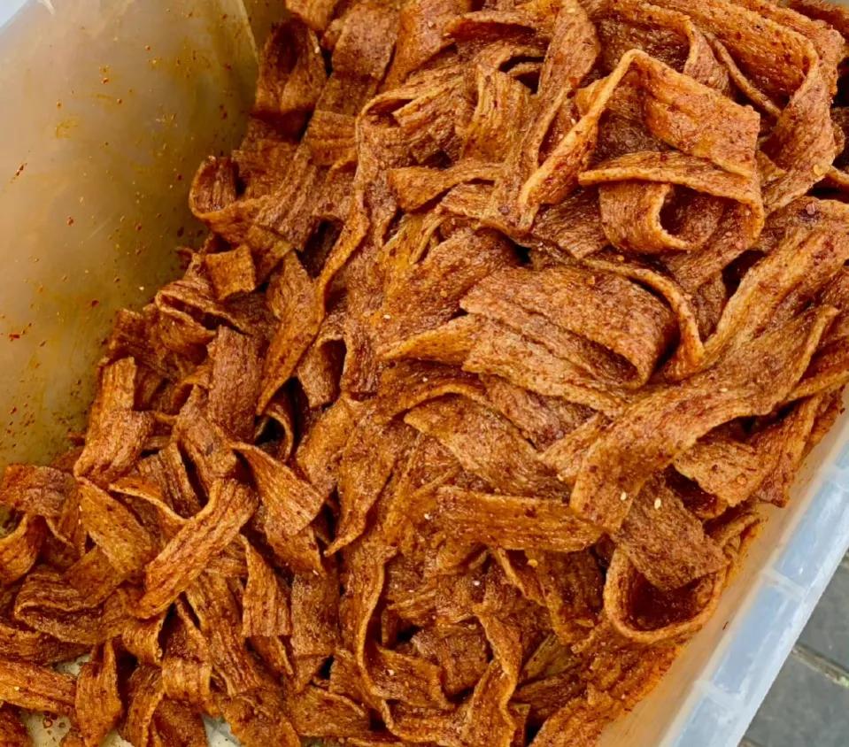 手工辣条一根一根又一根,吃得停不下来