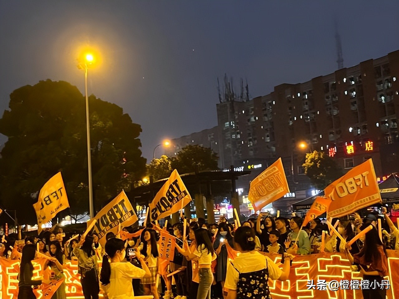 TFBOYS九周年校园巡回演唱会开到了全国各地，却唯独少了他们仨