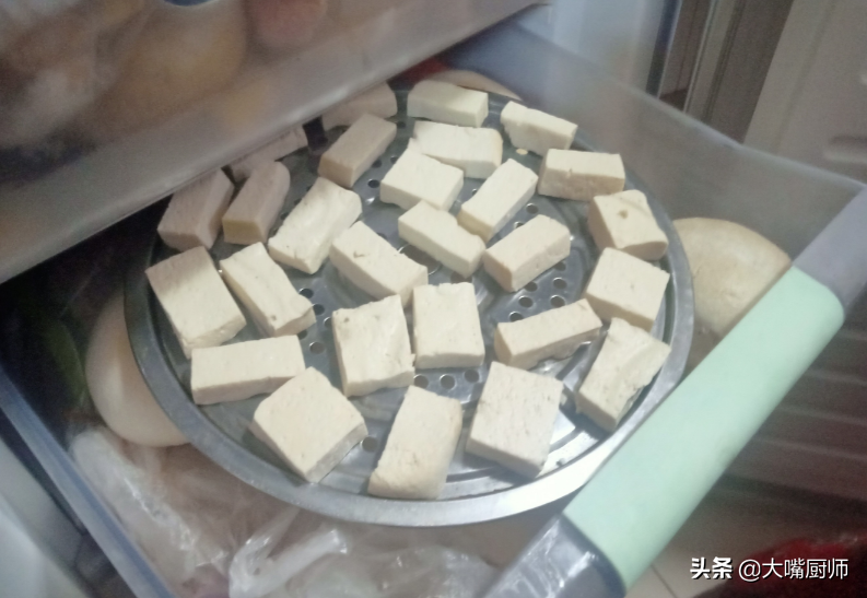 冻豆腐怎么做（记住2点个个孔隙又多又大弹性十足）