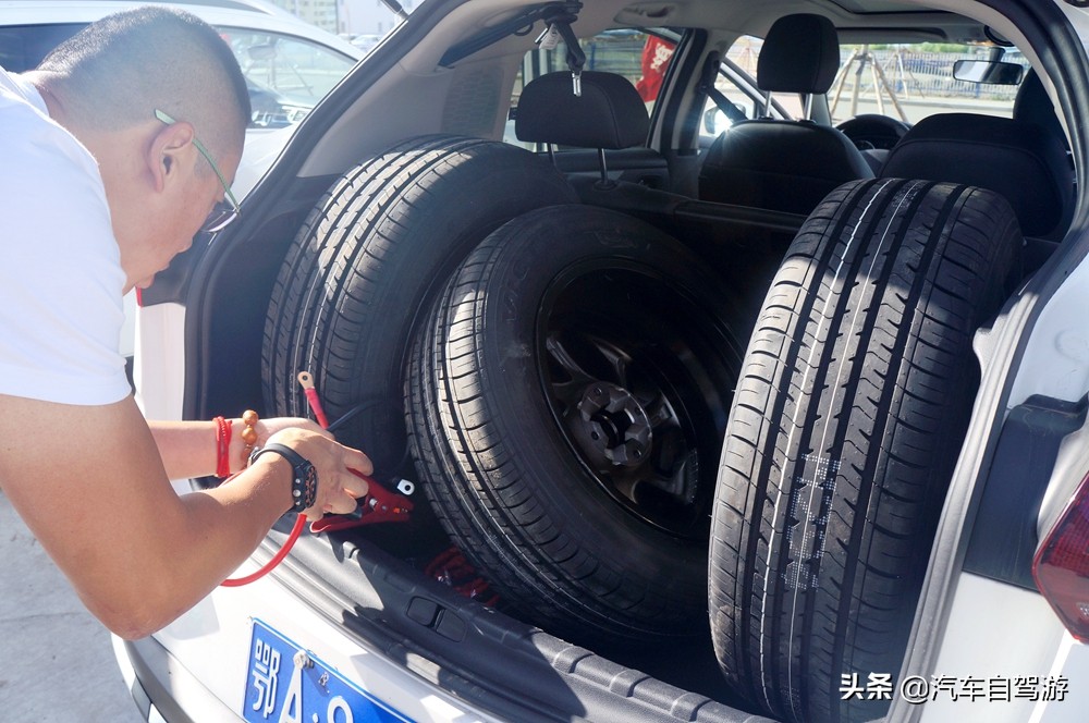 想把开车玩当职业，报高考志愿学什么专业才好？听3位嘉宾来指点