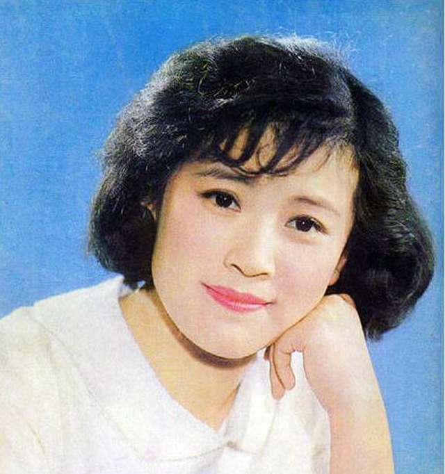 三,宋春丽扮演金月姬,今年71岁