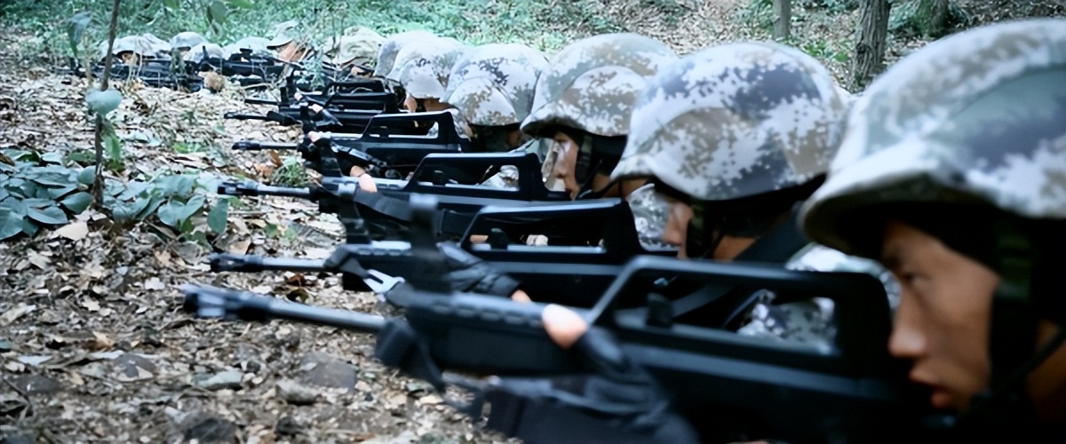 吴京硬汉枪战动作片《战狼》武器解析盘点