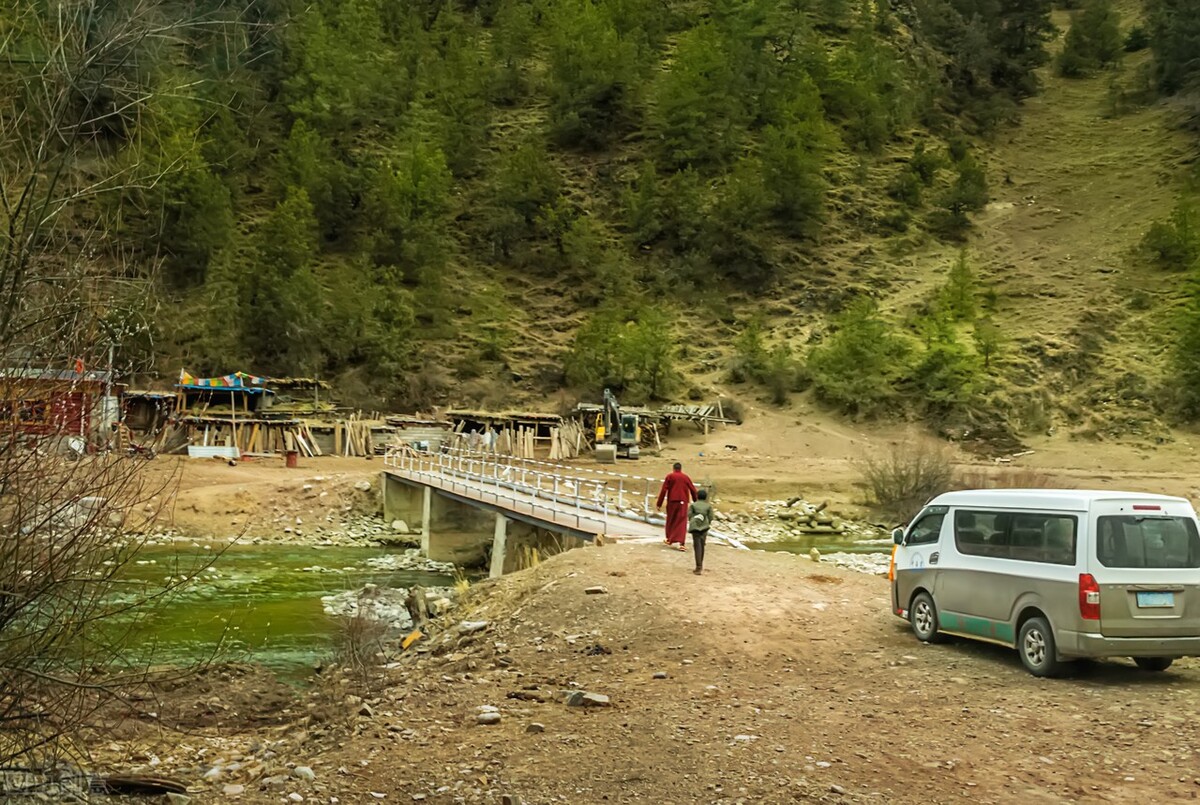 假如：你发现亲戚老婆与男邻居有爱昧关系，你又该如何处理