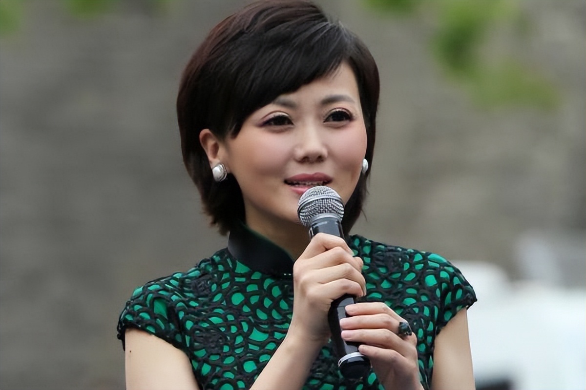 至今还未婚的10位央视女主持，最大57岁，最小33岁，个个才貌兼备