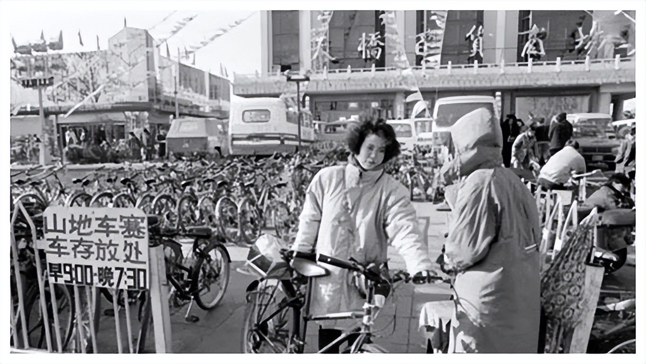 北京一商场，为承载众多人回忆的老字号，现因同行打压被迫倒闭