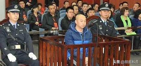 作案时面带微笑，奸杀数十人的变态，竟然只是想做点大事引起重视