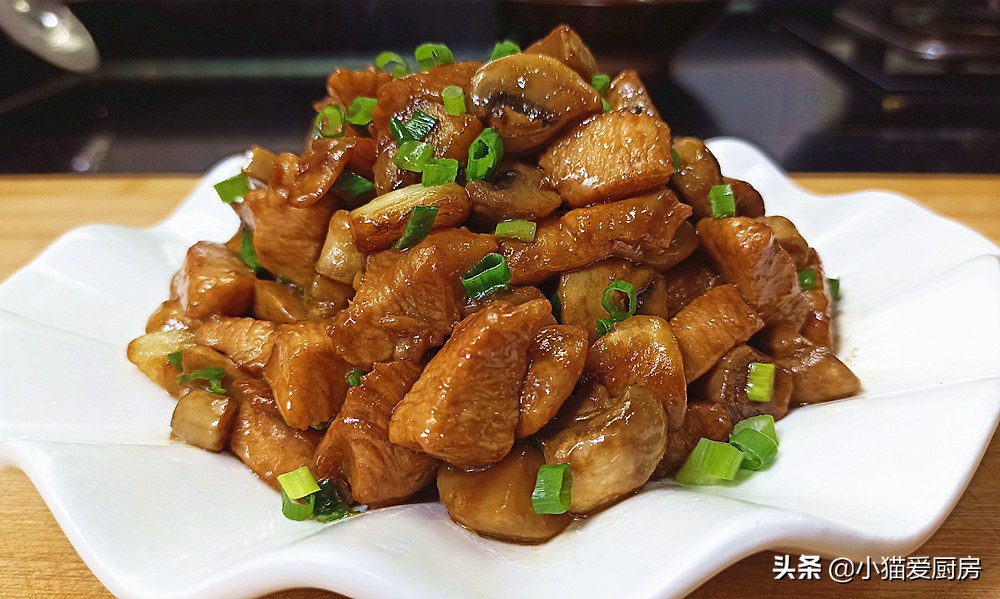 没想到鸡胸肉和口蘑一起炒这么好吃(口蘑和鸡胸肉怎么做好吃)