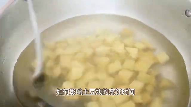土豆块炖多久(美味土豆块，慢炖精髓独具)
