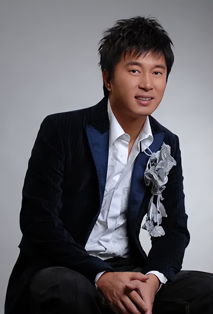 歌手满文军:两次婚姻两副面孔,他的故事比你看到的更恶劣