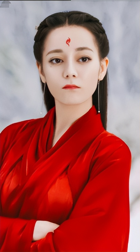 “金鹰女神”迪丽热巴:靠杨幂爆红,工作四年无休,沦为无戏可拍