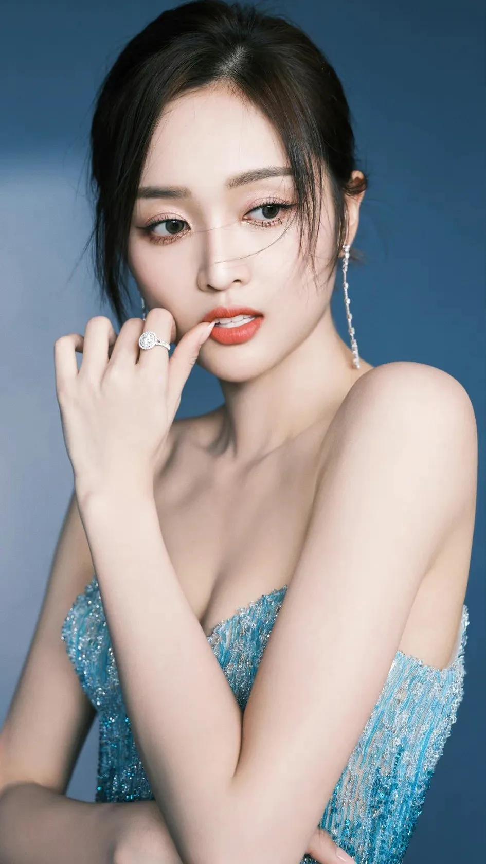 美图分享｜吴宣仪｜清丽脱俗的少女