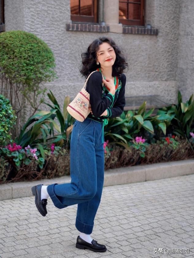 入秋后才发现：不流行靴子了！满大街都在穿“乐福鞋”，洋气百搭